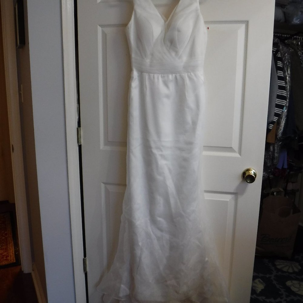 Wedding Gown Size 6 Sample-Never Worn